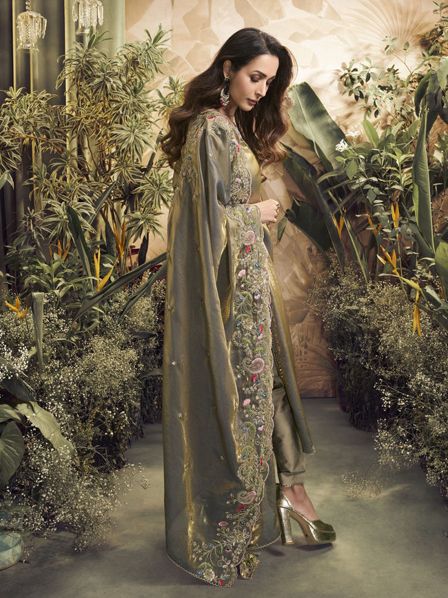 Malaika Arora Women Floral Embroidered Regular Kurta with Trousers & W  Inddus.in