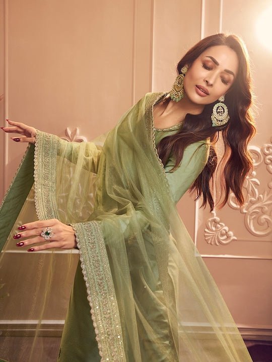 Ethnic Motifs Embroidered Round Neck Long Sleeve Zari Kurta Set