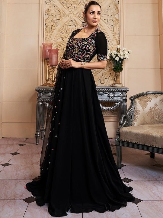 Simple dress with Heavy dupatta | Indian fashion dresses, Stylish dresses,  Pakistani formal dresses