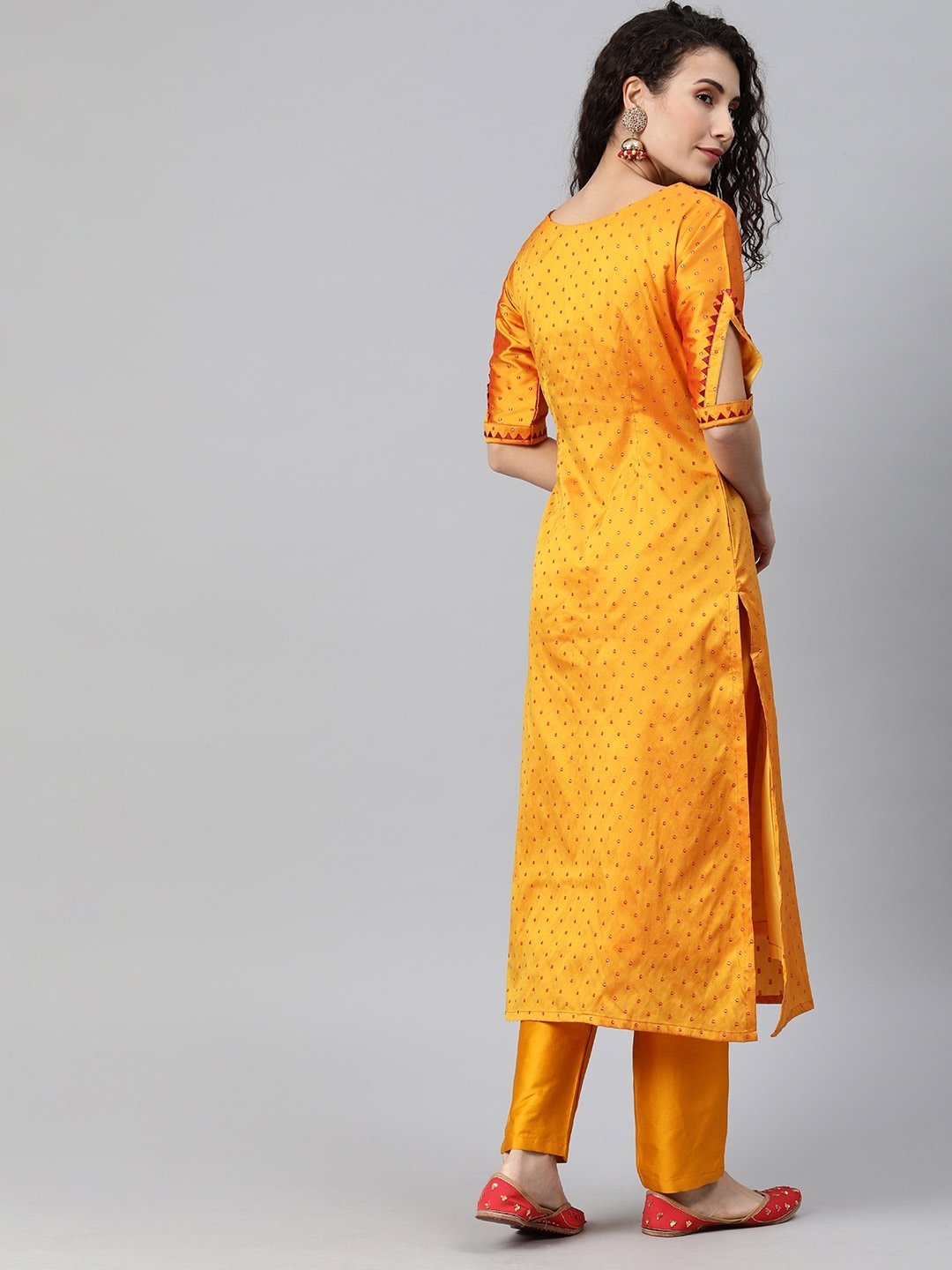 Ahalyaa Women Yellow Pure Cotton Printed Floral Kurta With Trousers